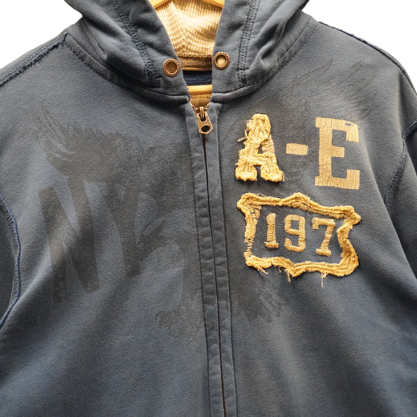 2000s AE Zip Up (L)